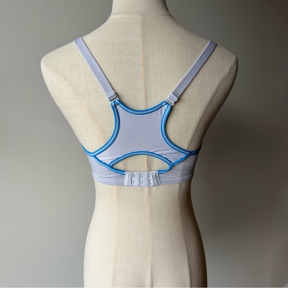 Triumph Triaction Racerback Sports Bra and Triaction Seamfree Sports Top 10C - Picture 9 of 9